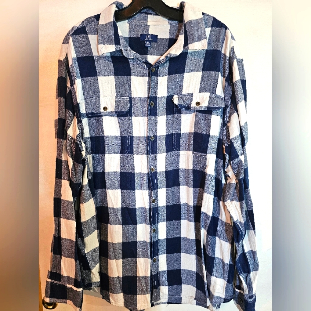 Men's Button Down Shirt💙🤍